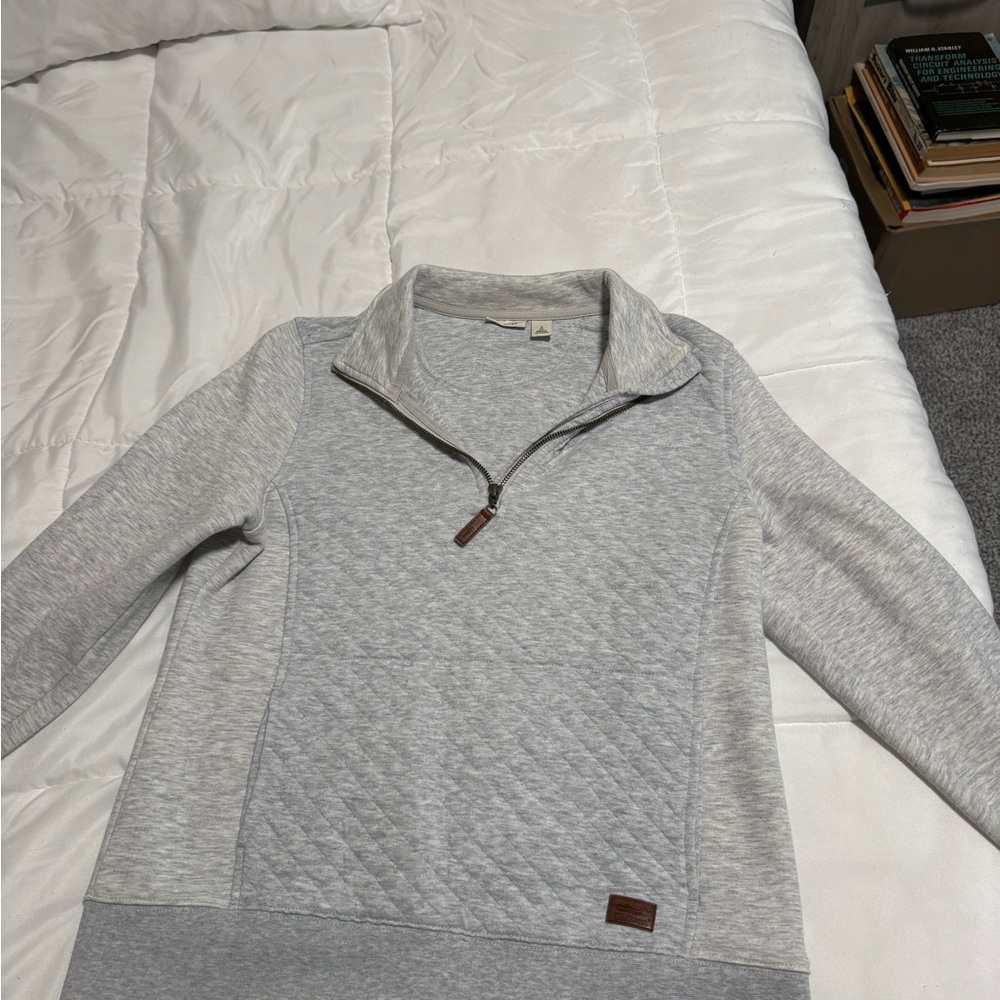 Women’s L.L. Bean petite small light grey quilted half zip sweater
